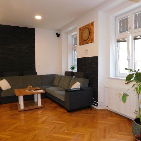 Modern Apartment Hrenova Street ลูบลิยานา ภายนอก รูปภาพ