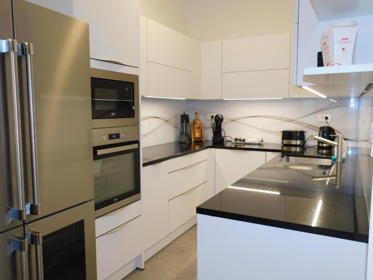 Modern Apartment Hrenova Street ลูบลิยานา ภายนอก รูปภาพ