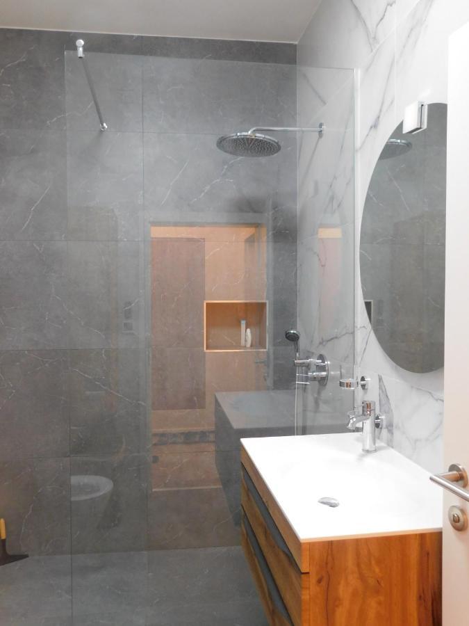 Modern Apartment Hrenova Street ลูบลิยานา ภายนอก รูปภาพ