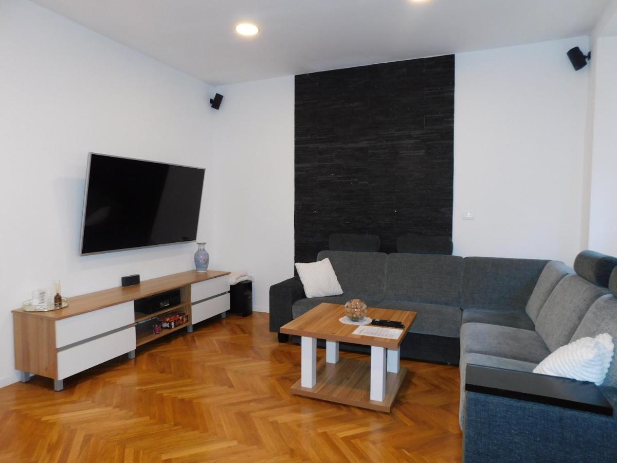Modern Apartment Hrenova Street ลูบลิยานา ภายนอก รูปภาพ