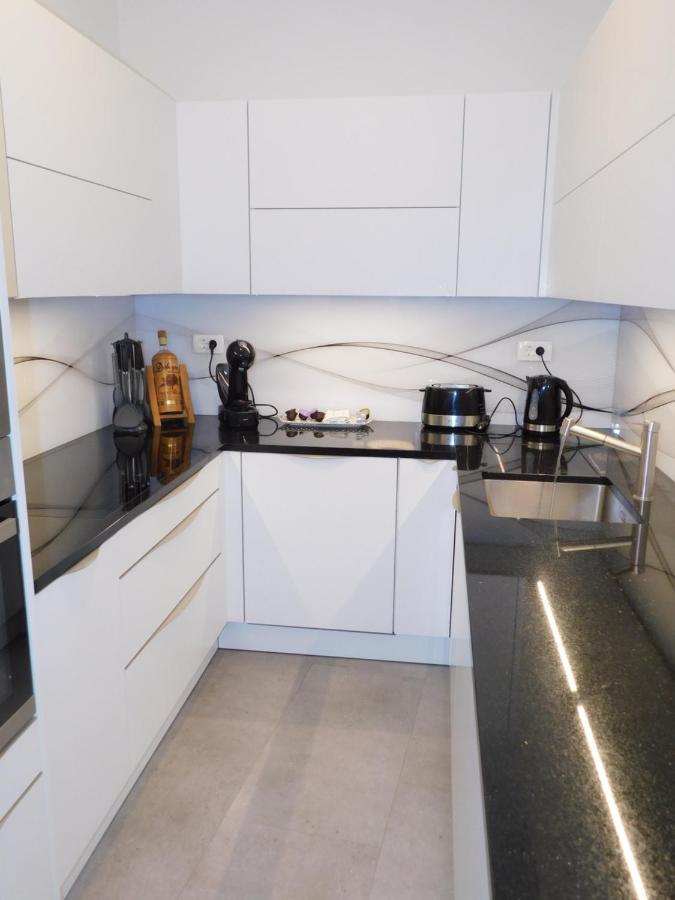 Modern Apartment Hrenova Street ลูบลิยานา ภายนอก รูปภาพ