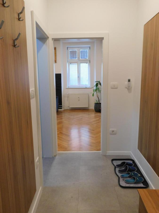 Modern Apartment Hrenova Street ลูบลิยานา ภายนอก รูปภาพ